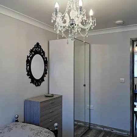 Palaz 2 - 2 Bedroom Flat Edmonton Exterior photo
